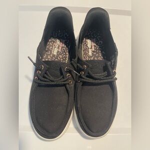 Bobs by Skechers Black Slip-On Shoes for women - size 8